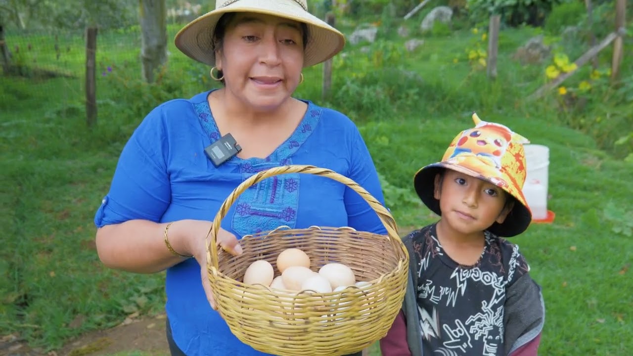 Un día en mi GRANJA de GALLINAS 😊🌼