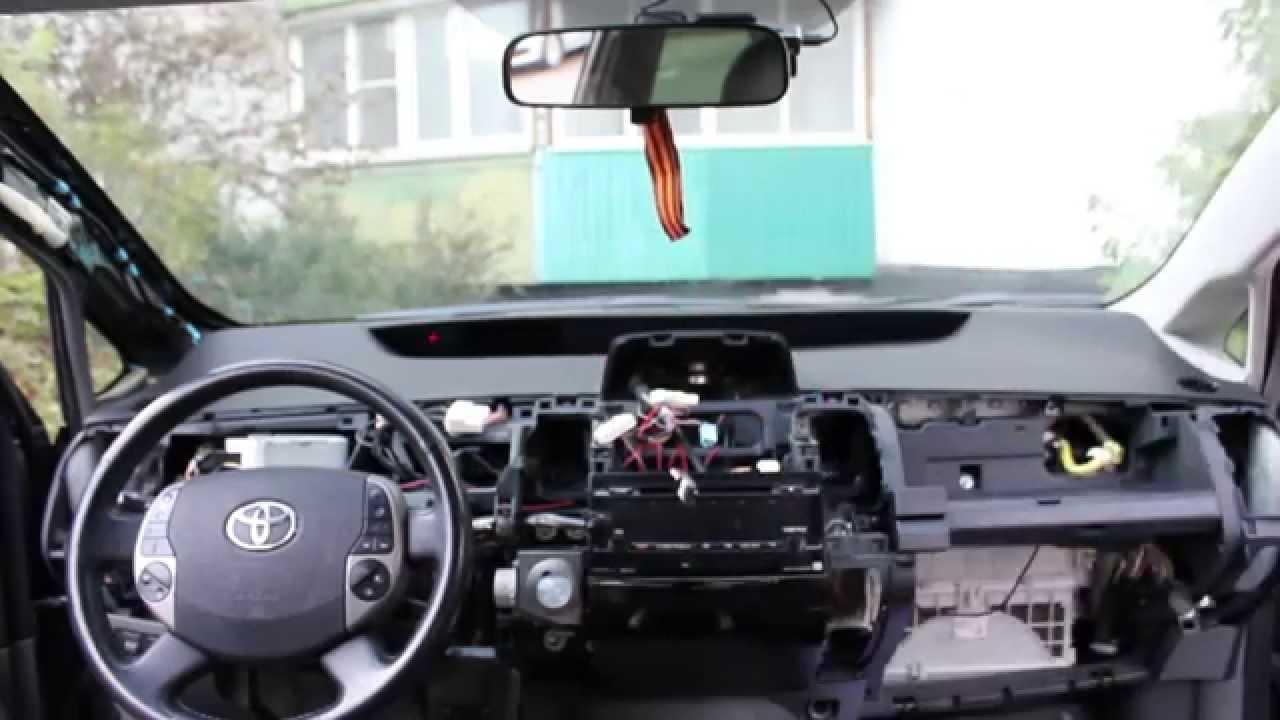 Разборка приборной панели Тойота Приус 20/Dismantling of the dashboard Toyota Prius 20