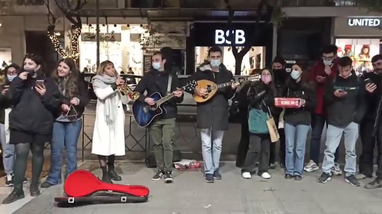 Αγωνιστικά κάλαντα της ΚΝΕ στη Θεσσαλονίκη