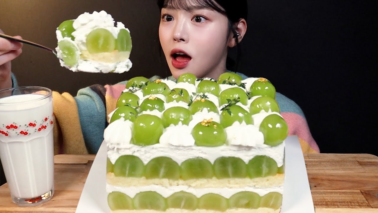 SUB)상콤달달 샤인머스캣 케이크 먹방! 오랜만에 호텔케이크 와랄라 퍼먹기 디저트 리얼사운드 Shine Muscat Cake Mukbang Dessert Asmr