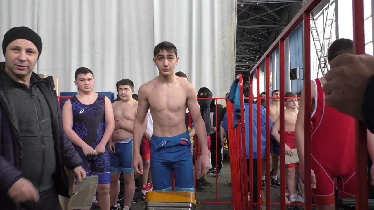 Взвешивание участников первенства РСО-Алании до 16 лет.