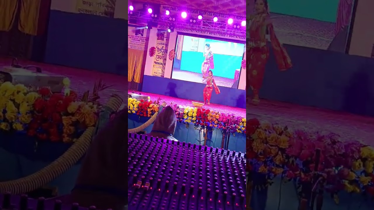 পুচকি নিচে স্টেজ কাঁপিয়ে দিল।