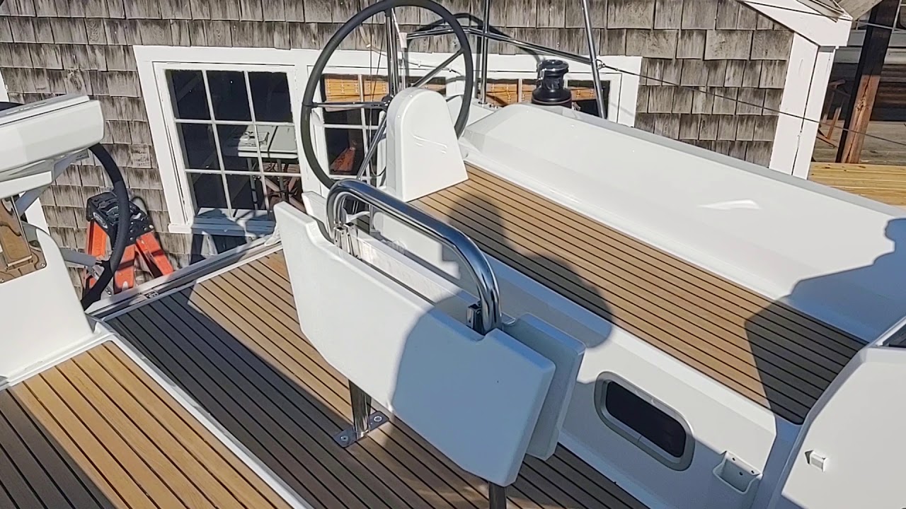 Beneteau Oceanis 30.1 tour with Mark Edwards