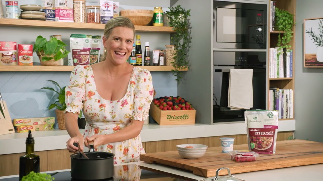 Apple Rhubarb Muesli Crumble Bowls Everyday - Gourmet S13 Ep53 - Toasted Muesli Macadamia Cranberry