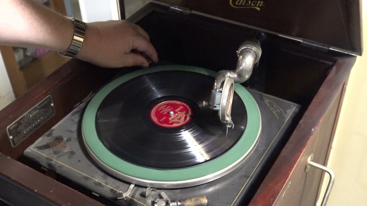 100 year old Edison Phonograph plays Victor records like a champ