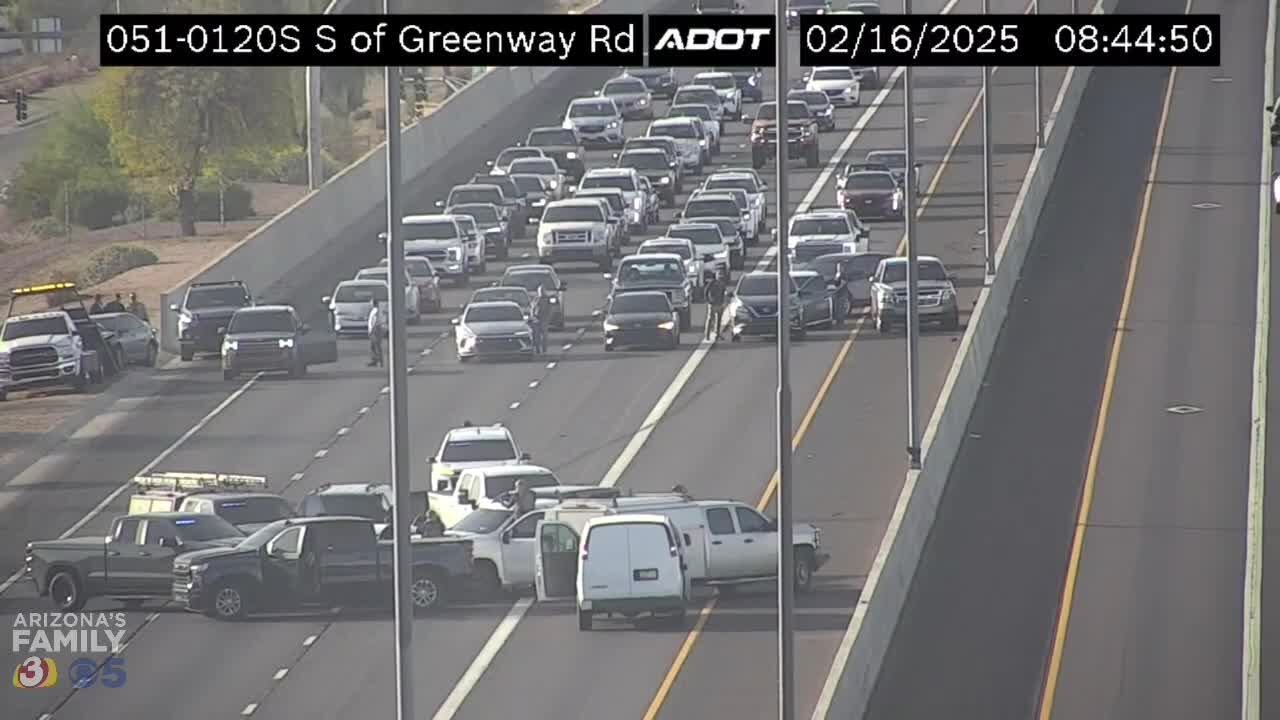 WATCH: Phoenix police officers use grappler to apprehend vehicle on SR 51