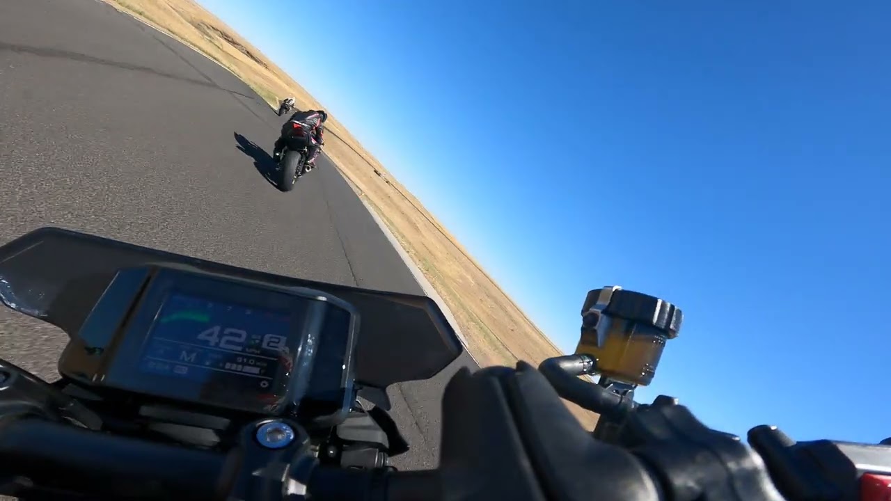 MT09 SP w/ Duke 890R @ Oregon Raceway Park