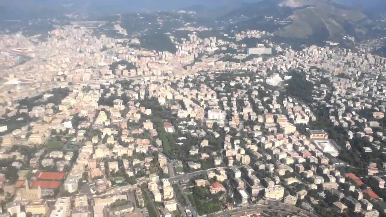 Atterraggio all'aeroporto di Genova con panoramica da Lavagna a Sampierdarena