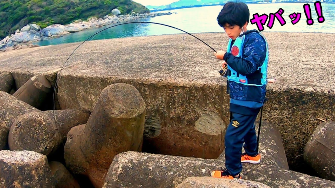 【驚釣】子供が狙った穴にビビる級の怪物が潜んでいた！
