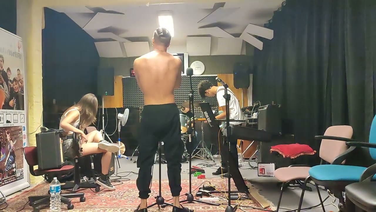 MORIRÒ DA RE ... 