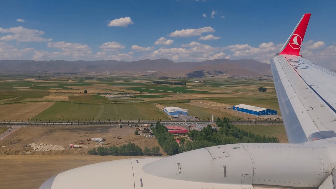 Turkish Airlines Boeing 737-800 (4K) landing in Erzurum (LTCE)