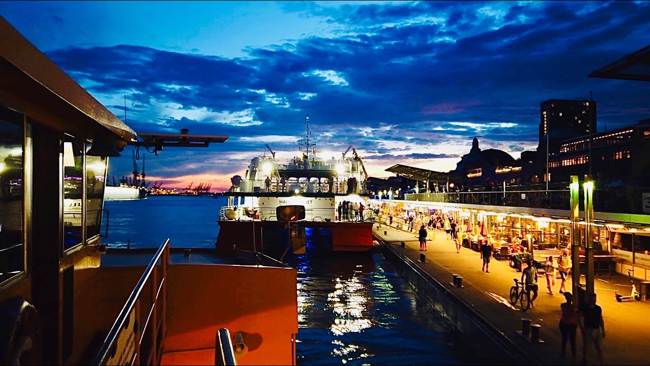 [4K] ASMR Boat Tour at Night in Hamburg Germany 2020 - Landungsbr&uuml;cken to Elbstrand