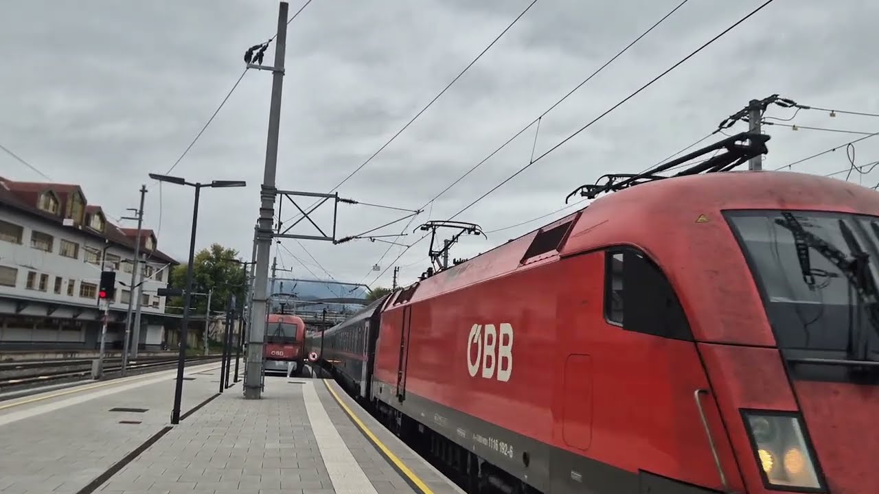 Einfahrt des nightjet 237+nightjet 40466 am 12.10.2025 in Villach Hbf