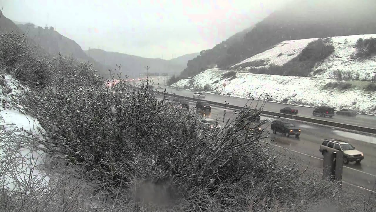 2011 Snowfall in Los Angeles (Newhall Pass)