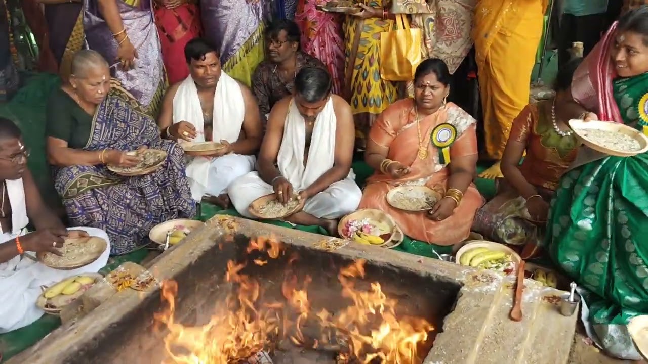 లక్ష గోమయ పిడకలతో మృత్యుంజయ హోమం అత్యంత వైభవంగా మన చీరాల పెద్ద అయ్యప్ప స్వామి దేవస్థాన  ప్రాంగణంలో 🙏