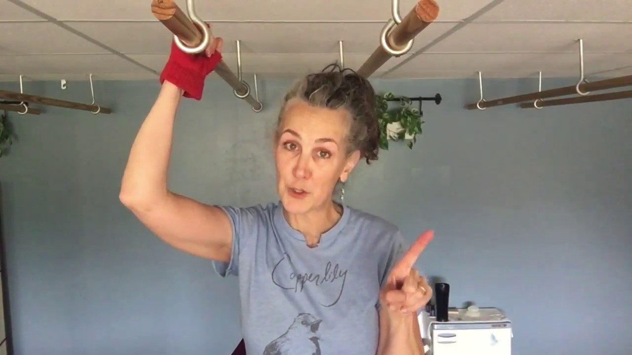 Ditch the gloves in barefoot massage
