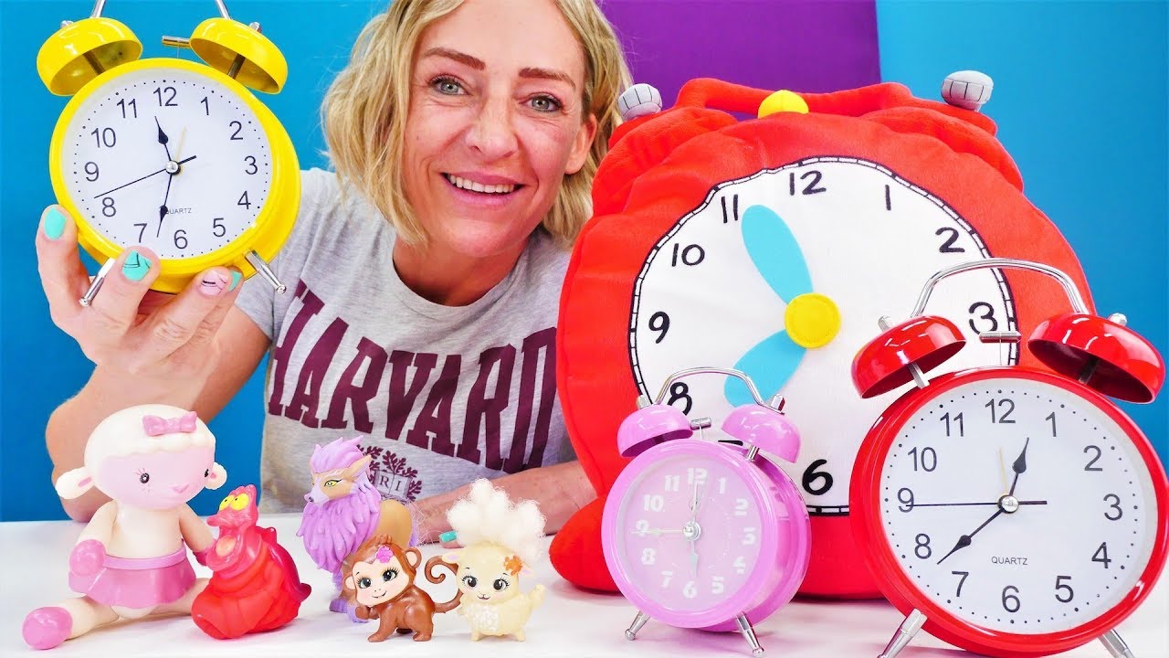 Nicoles Spielzeug Kindergarten - Wie man die Uhrzeit liest? - Spielzeugvideo für Kinder