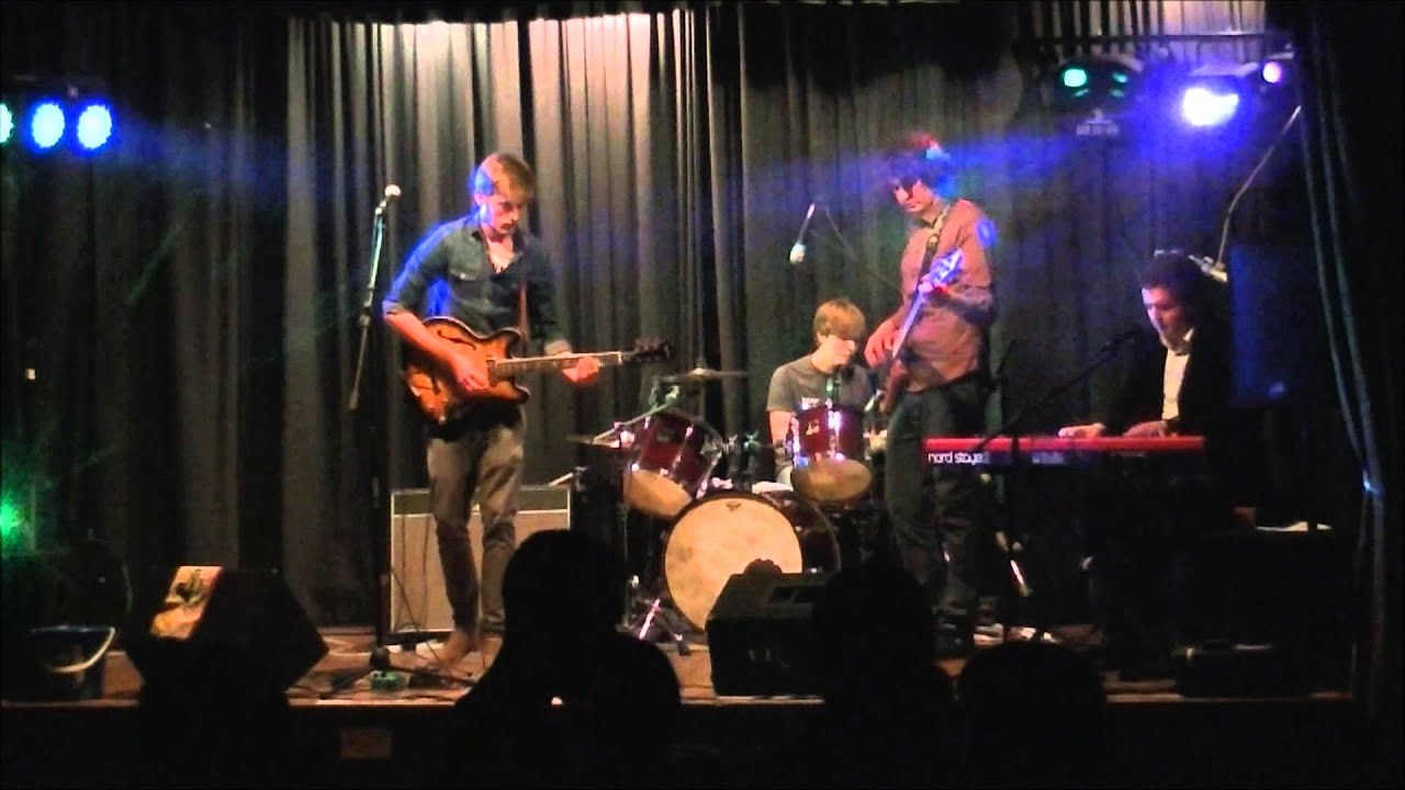 Tom Alford Band play Looking Back /You either got it or you don't