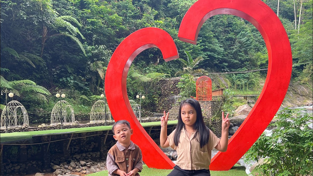 Kampung Karuhun Eco Green Park Sumedang | Pertama kalinya Aisha dan Alvaro Main air di sungai 💦