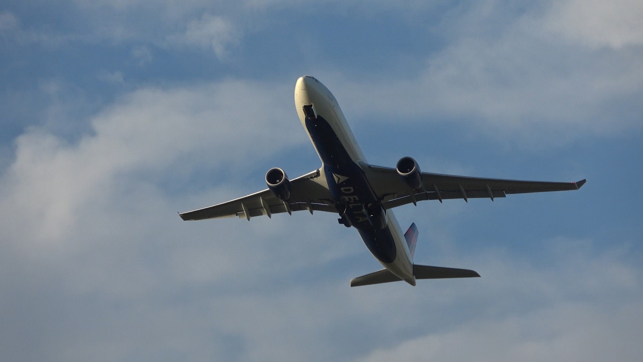 Plane Spotting at Detroit Metro Airport - October 3, 2024 #planespotting #dtw