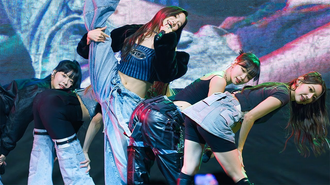 LE SSERAFIM 르세라핌 - BLUE FLAME 블루플레임 | Focus. KAZUHA 카즈하 | 충남대학교 축제 221027 직캠 [KPOP FanCam 4K]
