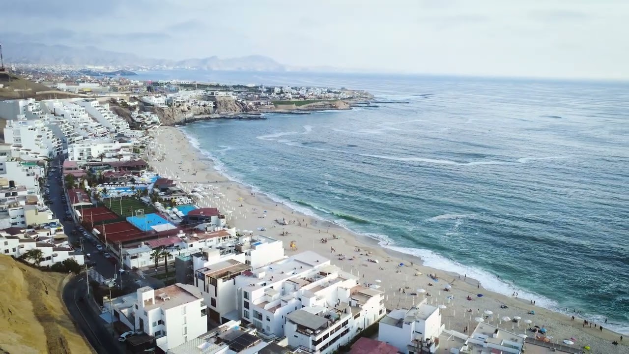 Punta Hermosa  (Lima,  Per&uacute;) desde arriba 🦅 (Drone 4k)