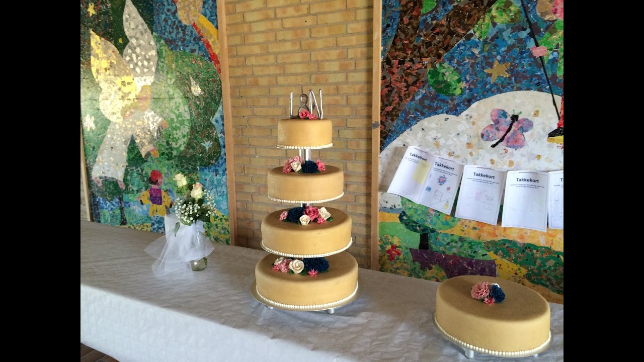 Bryllupskage med mazarinbunde, lyserød creme og chokolade