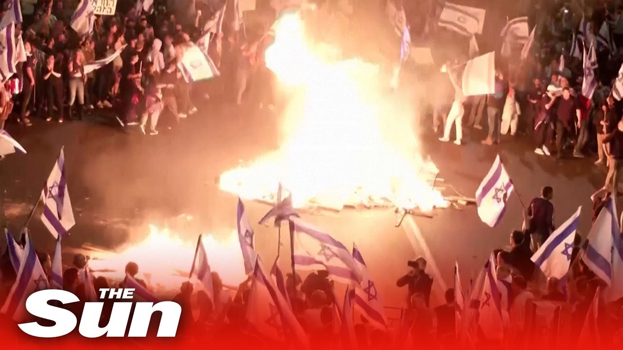 Mass protests erupt across Israel after Netanyahu sacks Defence Minister