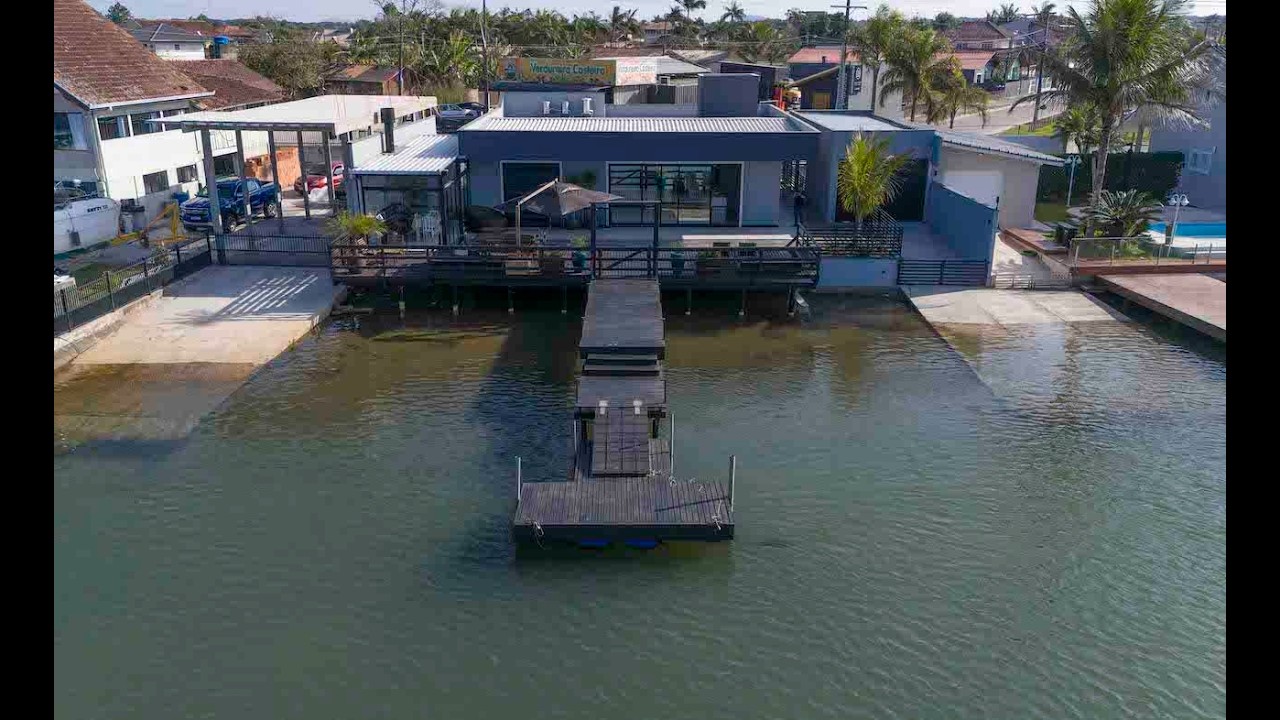 Linda Casa Fundos Para Lagoa com Pier Particular e Rampa de Acesso a Lagoa a Venda