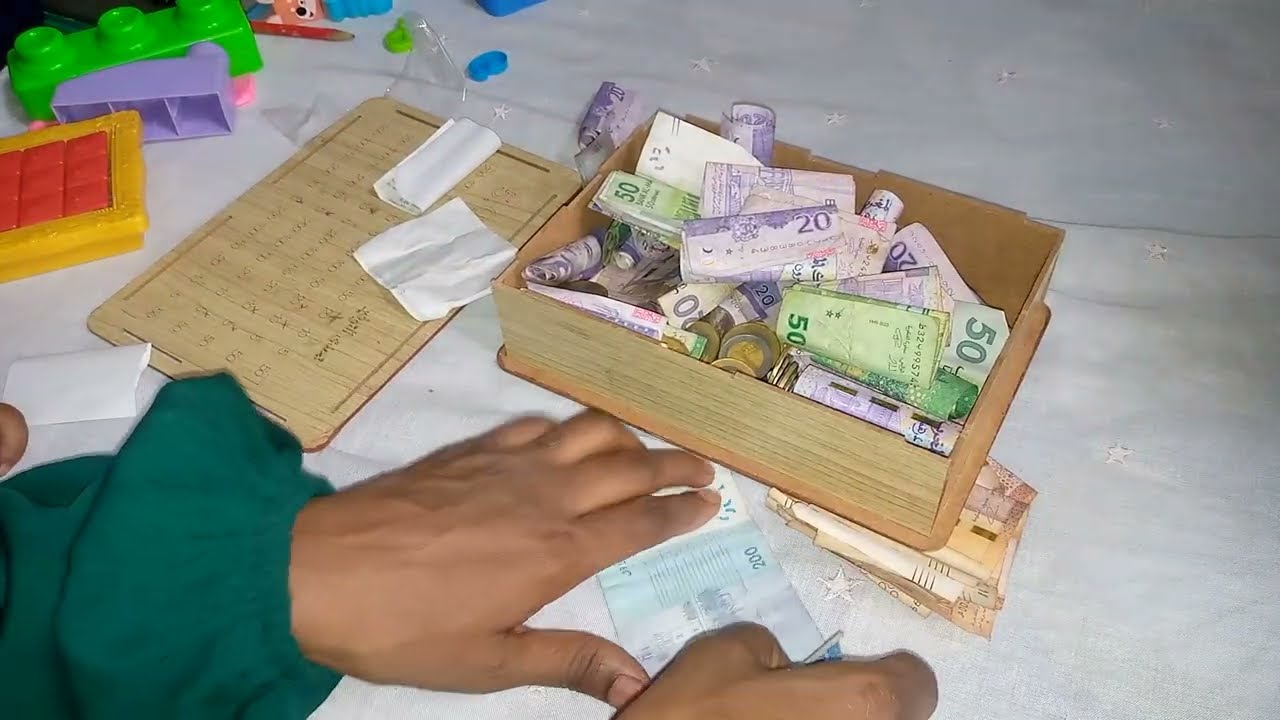 جمعت الفلوس وعولت على راسي حليت صندوق التوفير داكشي اللي لقيت فيه كافيني الحمد لله 