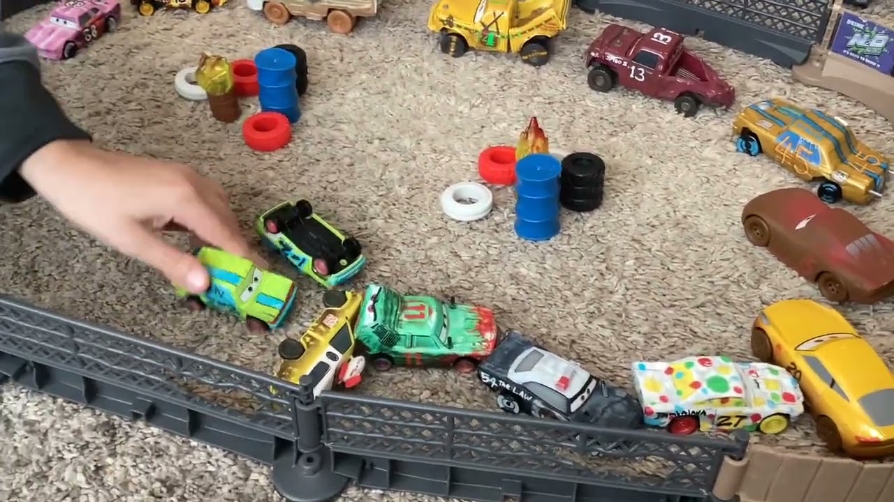 Thunder Hollow Demolition Derby Toys from Disney's Pixar Cars 3 Movie