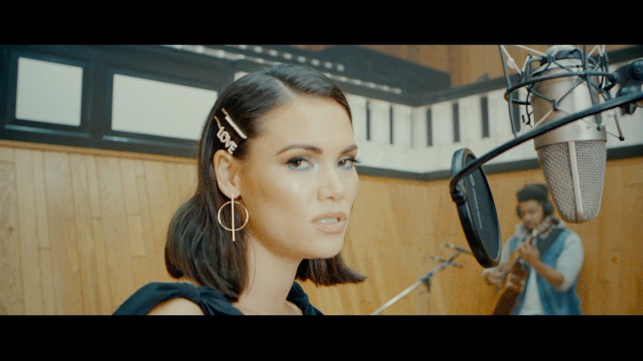 Sinead Harnett - Pulling Away (acoustic)