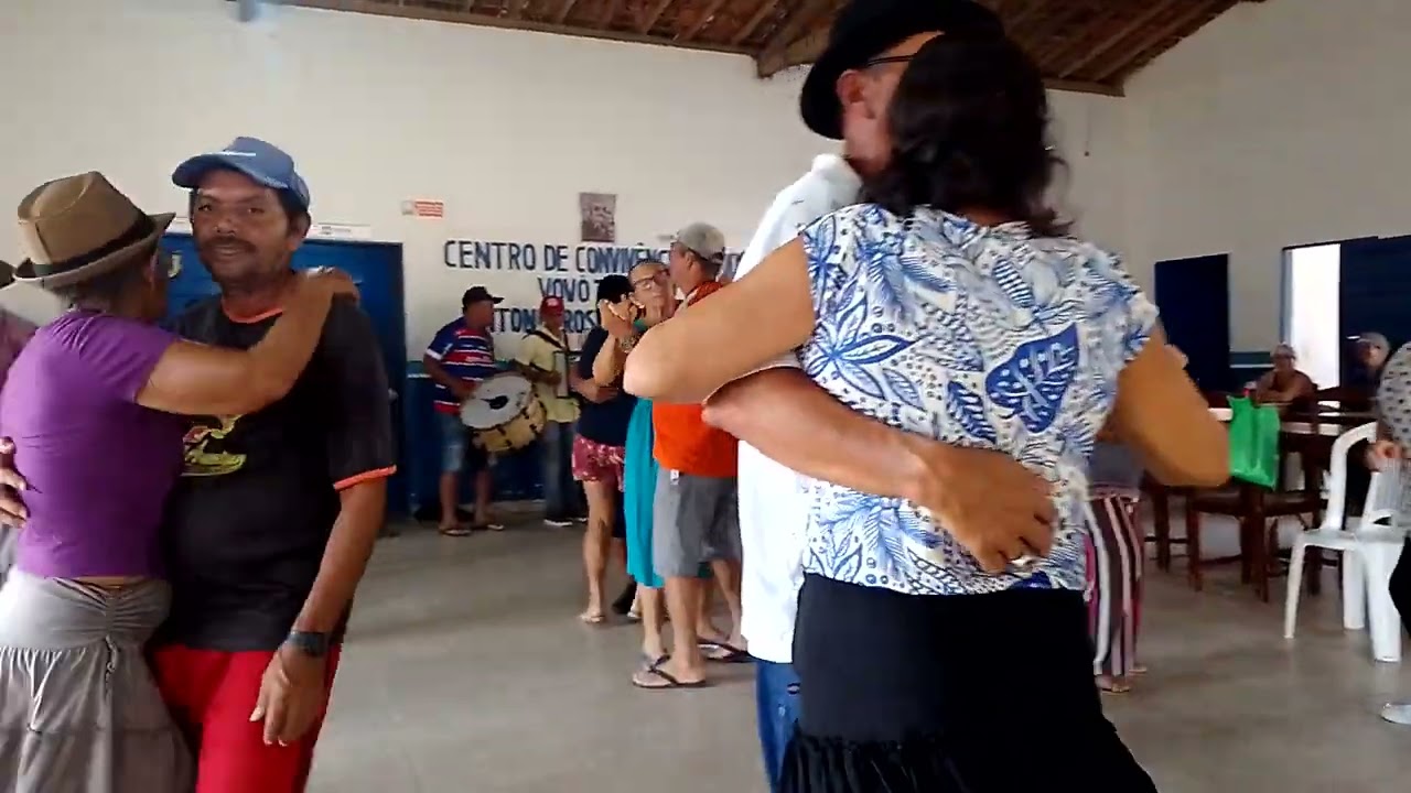 Forró no centro de convivência vovô Totonho