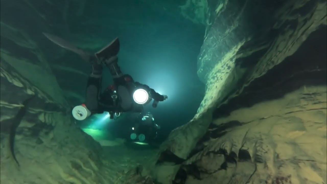 SOURCE DE LANDENOUSE  Cave 4K 🇨🇵 France