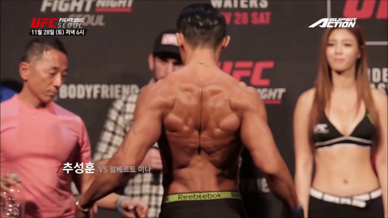 Choo Sung Hoon(Yoshihiro Akiyama) shows off his shredded back !!