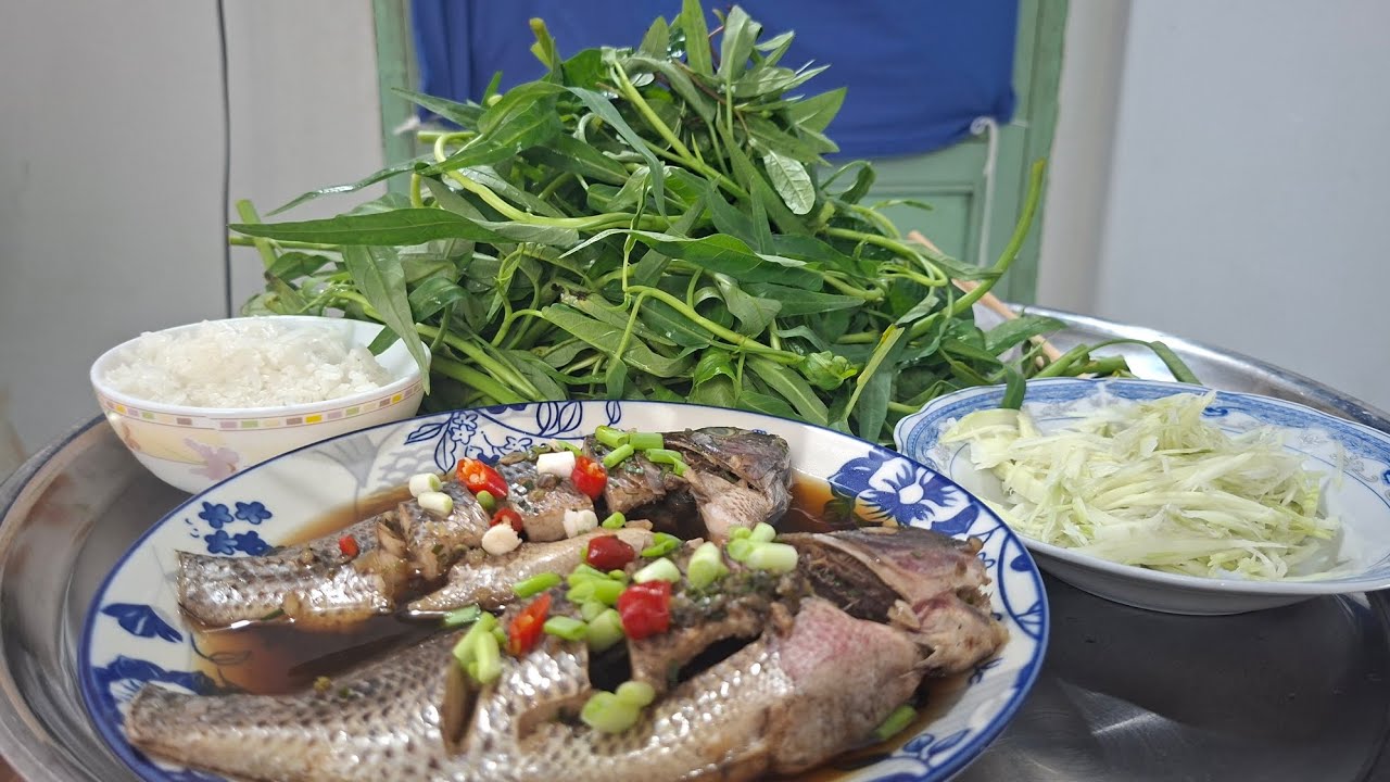 TƯ LANG THANG#ĂN CƠM MỘT ĐỐNG RAU MUỐNG CHẤM CÁ RÔ PHI KHO LẠC HẾT SẠCH
