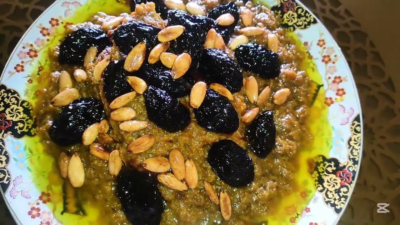 Meat with prunes and almonds لحم بالبرقوق واللوز #explore #deliciousfood #moroccanflavors 