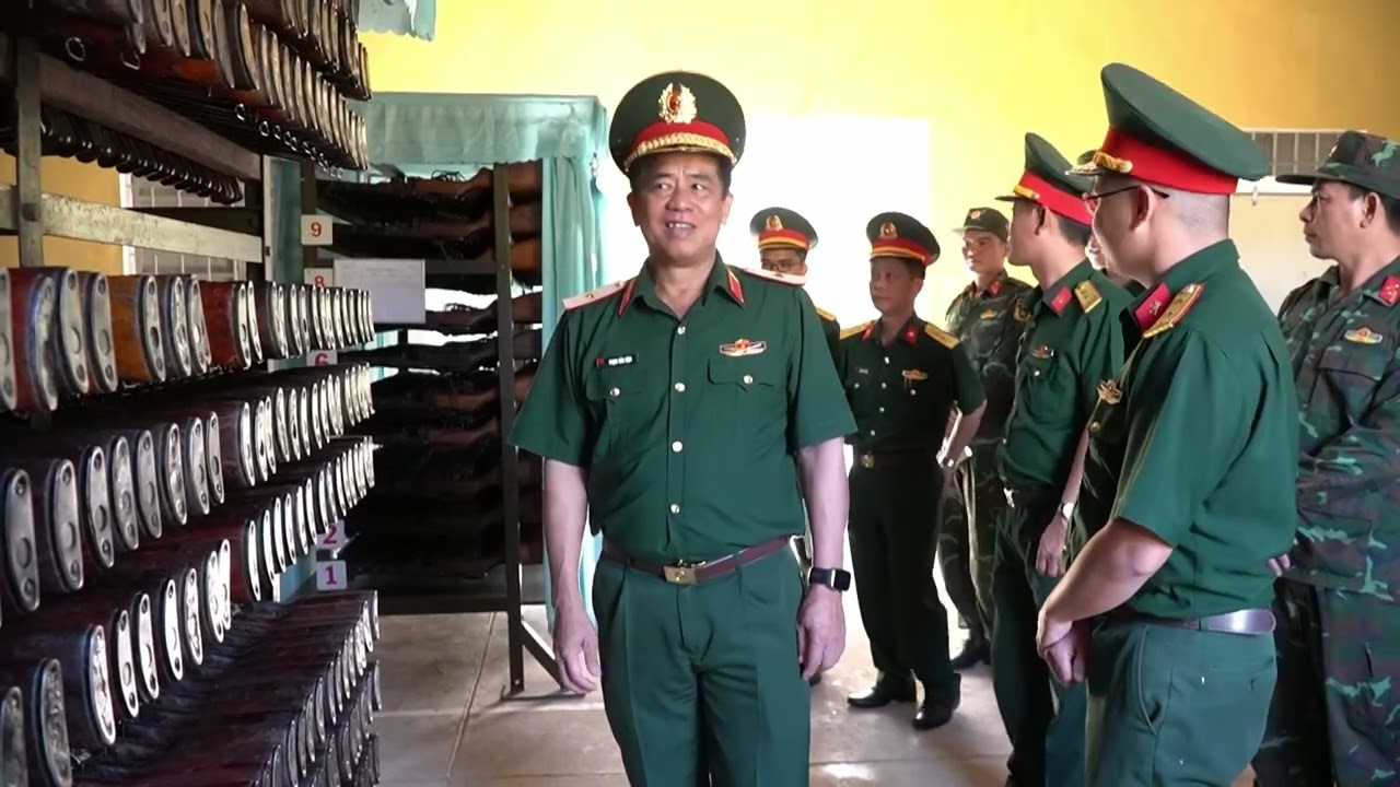 BỘ TƯ LỆNH TP  HỒ CHÍ MINH KIỂM TRA KHO VŨ KHÍ ĐẠN 2 VÀ TRUNG ĐOÀN BỘ BINH 6