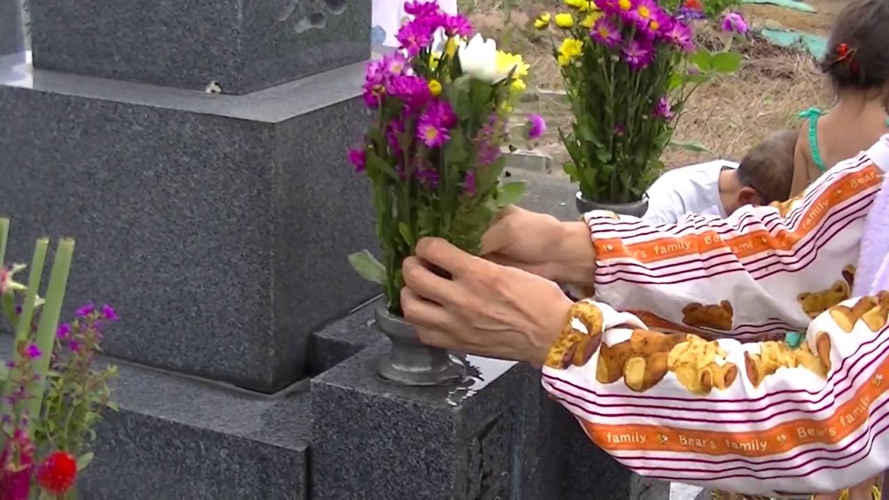 Japanese Culture: Obon - Visiting Graves