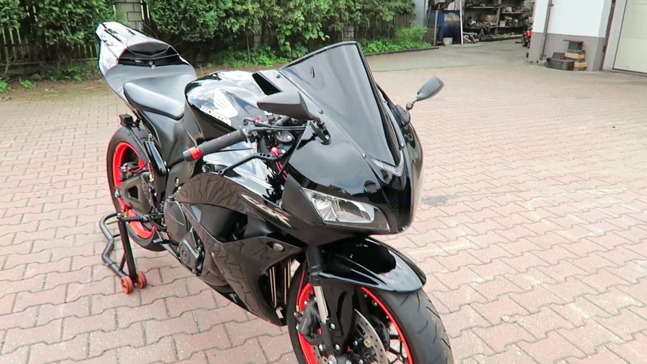 CBR 600 RR pc40. Po lekkich modyfikacjach.