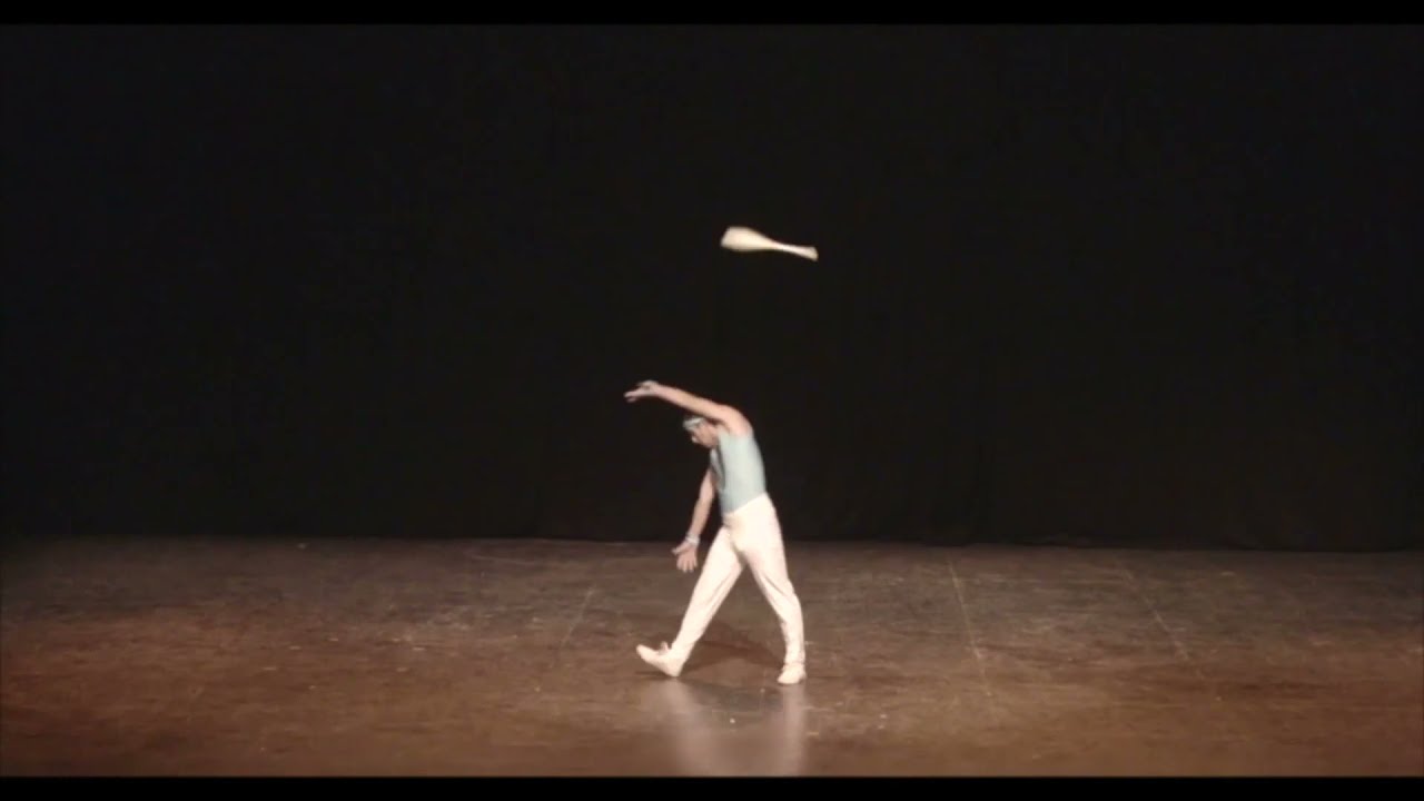 Super Juggler clown act by Baltabarin