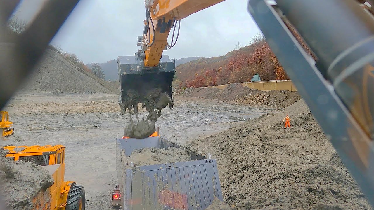 RC Liebherr R970 Load tonsd of mud!