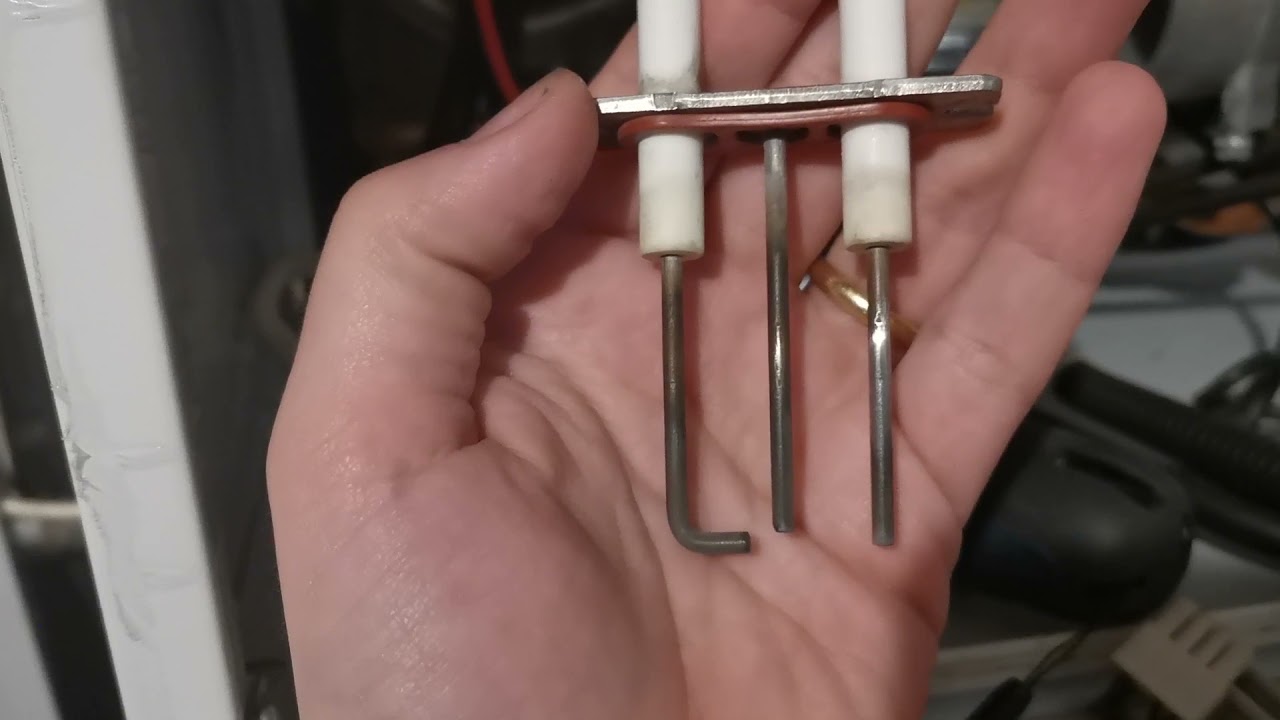 Riparazione anomalia bruciatore su caldaia frisquet hydromotrix con la pulizia della sonda ionica