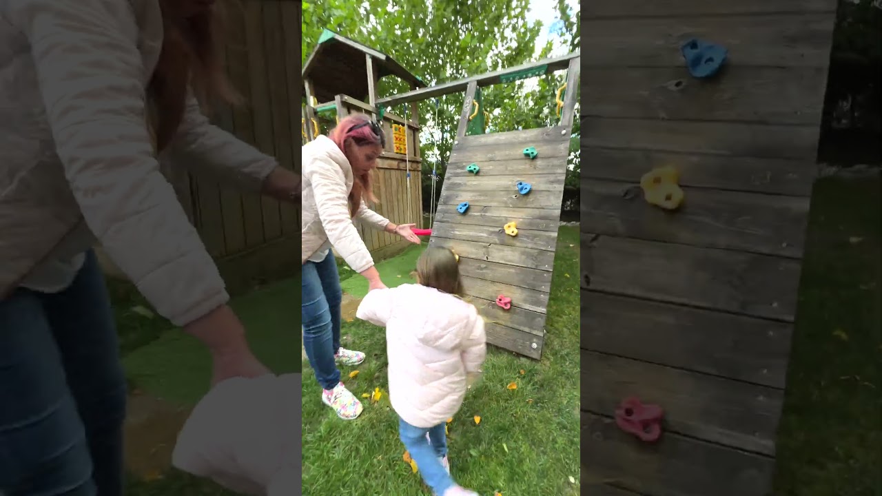 🤣 Mama e cea mai REA 😵‍💫 Who is More fun in the park 😎 Mom or Dad ? 