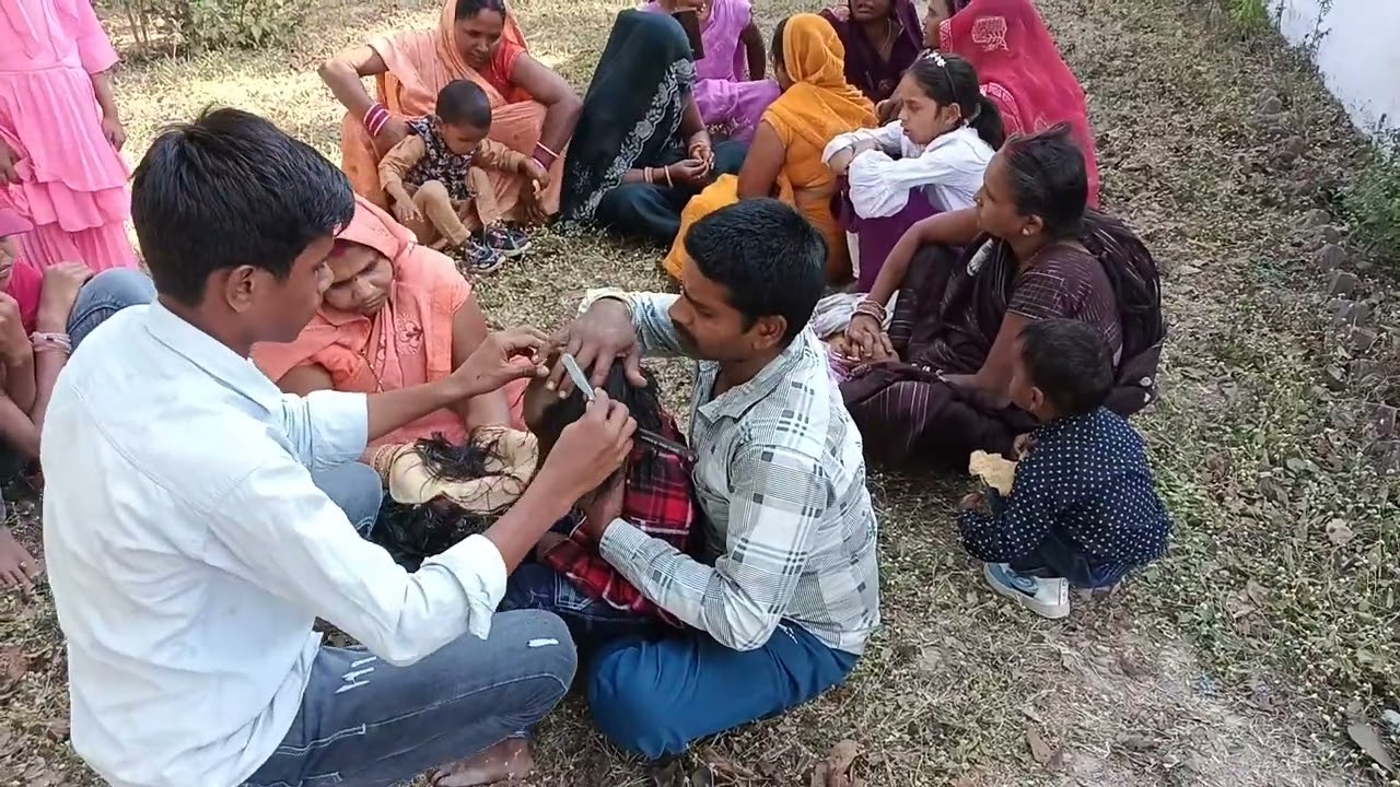 गांव के मंदिर में मुंडन