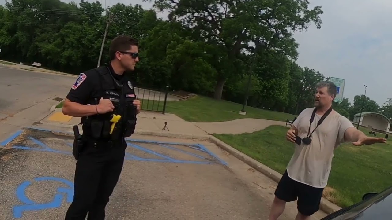 Two 360 cams record while I talk to cop in Holmen, Wisconsin