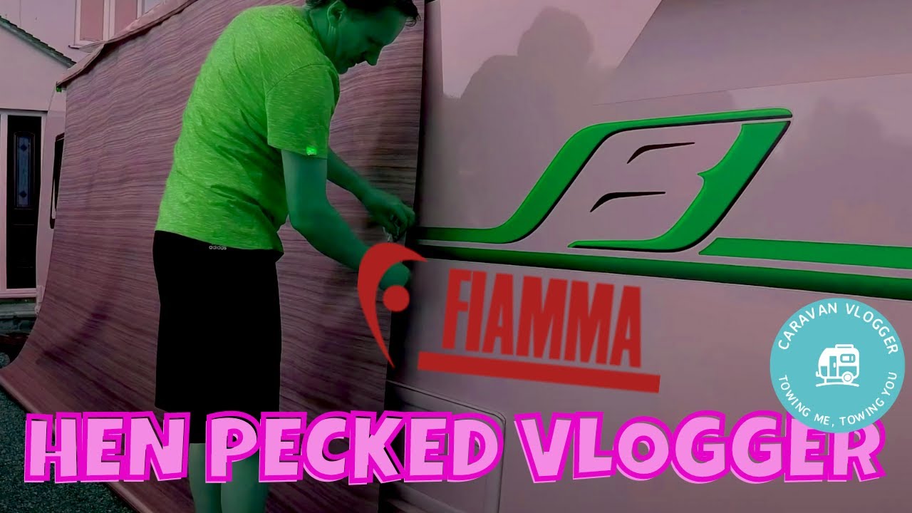 Установка Fiamma CaravanStore XL на направляющую тента