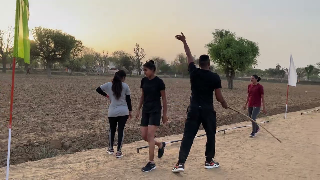 इन लडकियों के डंडे लगने के बाद की घटना देखो इस viral video मैं #commandoacademy 8955681577