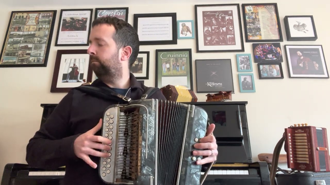 Bubbling wine with advanced right and bass hand on irishbuttonaccordionlessons.ie