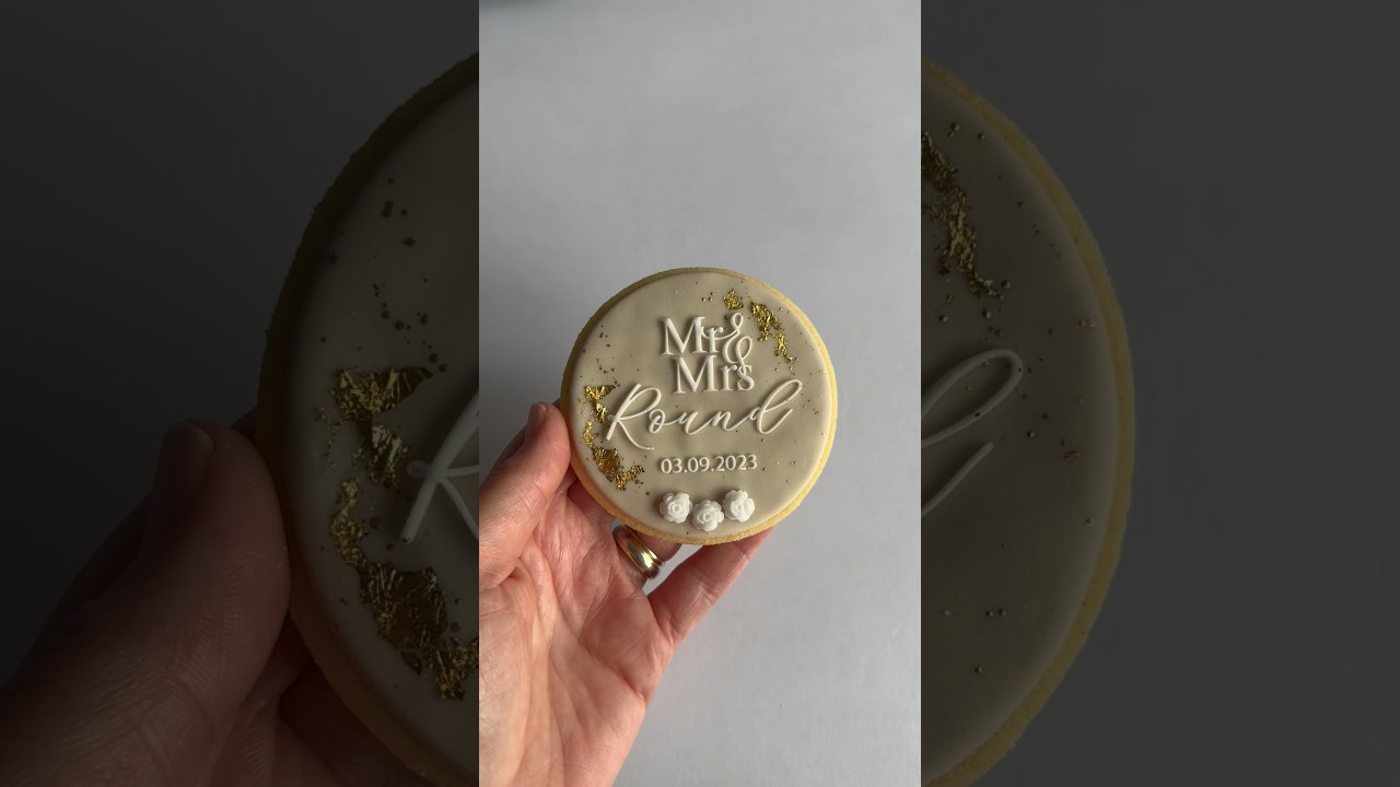 Fondant decorated shortbread biscuit (Wedding Favour) #baker #cookie #cookiedecorating #shortbread